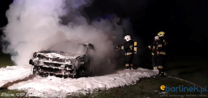 We wsi Jarząbki - Gmina Barlinek - doszczętnie spłonął samochód.