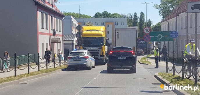Ciężarówka blokuje ruch na ul. 31-Stycznia.