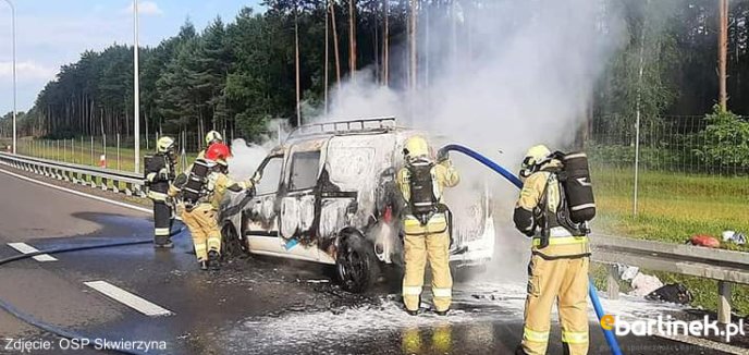 Region: Policjant uratował kobietę z płonącego samochodu.