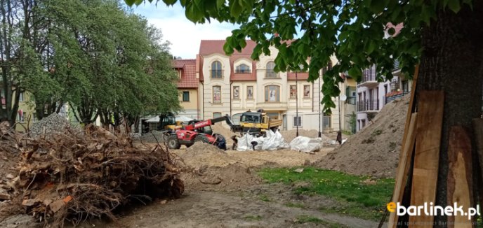 Trwają prace na skwerze między ulicami Szewską, Niepodległości a Sądową.